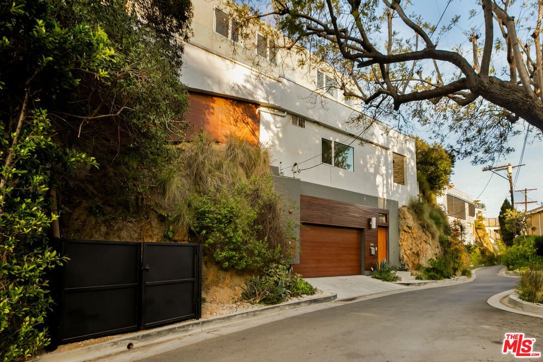 8469 FRANKLIN Ave – photo 1