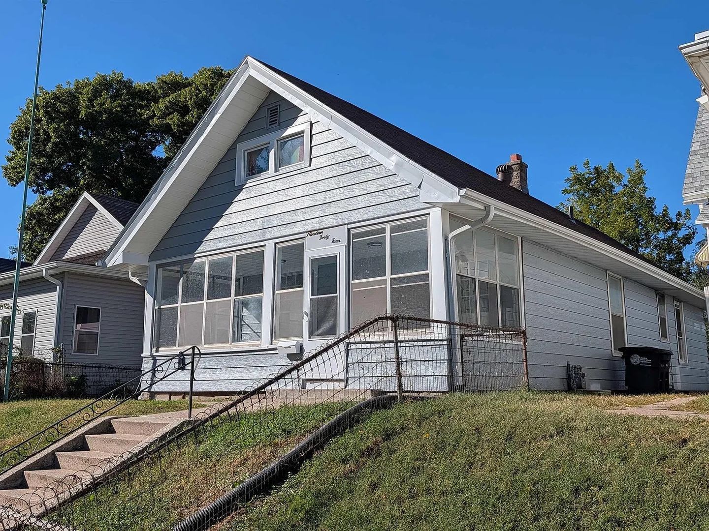 SPECIAL: Half off First Full Months Rent-Charming Character-Filled Home Near Little Bohemia! – photo 1