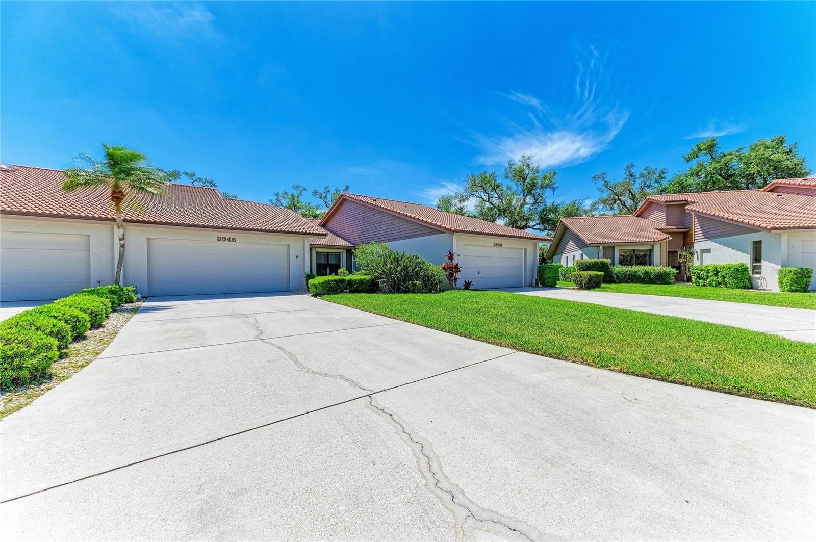 3946 WILSHIRE Circle E – photo 1