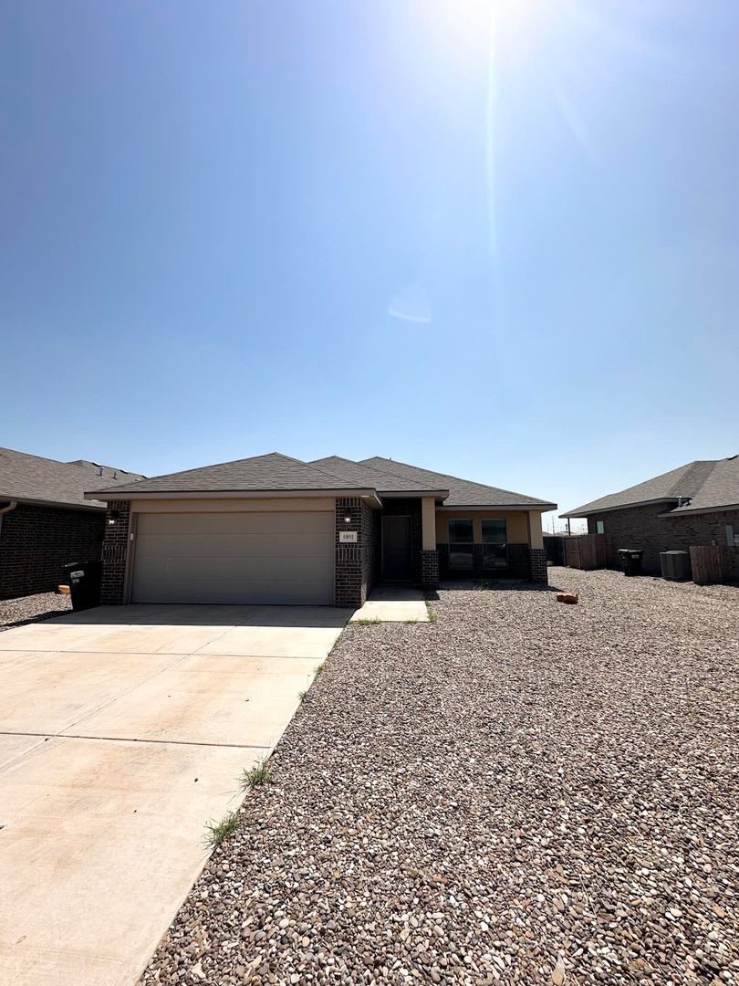 3 Bedroom 2 Bathroom Home For Rent – photo 1