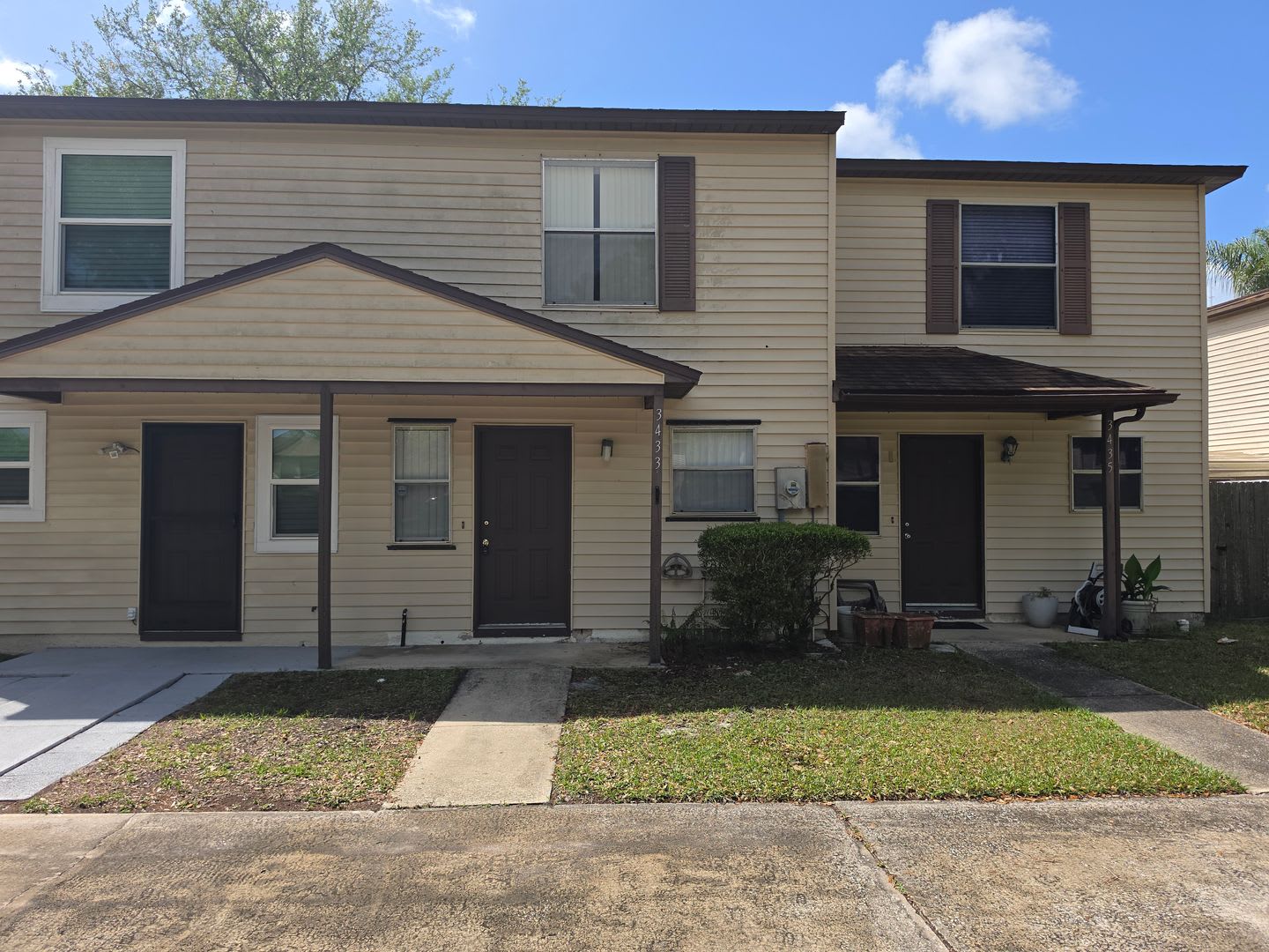 FOR RENT!! CLEAN AND COZY TWO STORY TOWNHOME (PRIVATE YARD)... – photo 1