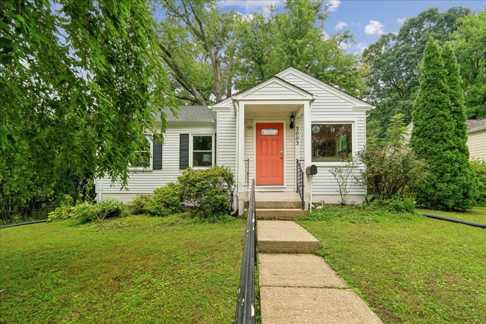 Beautifully updated 4 BE Bungalow in Kensington, awesome deck overlooking large backyard! – photo 1
