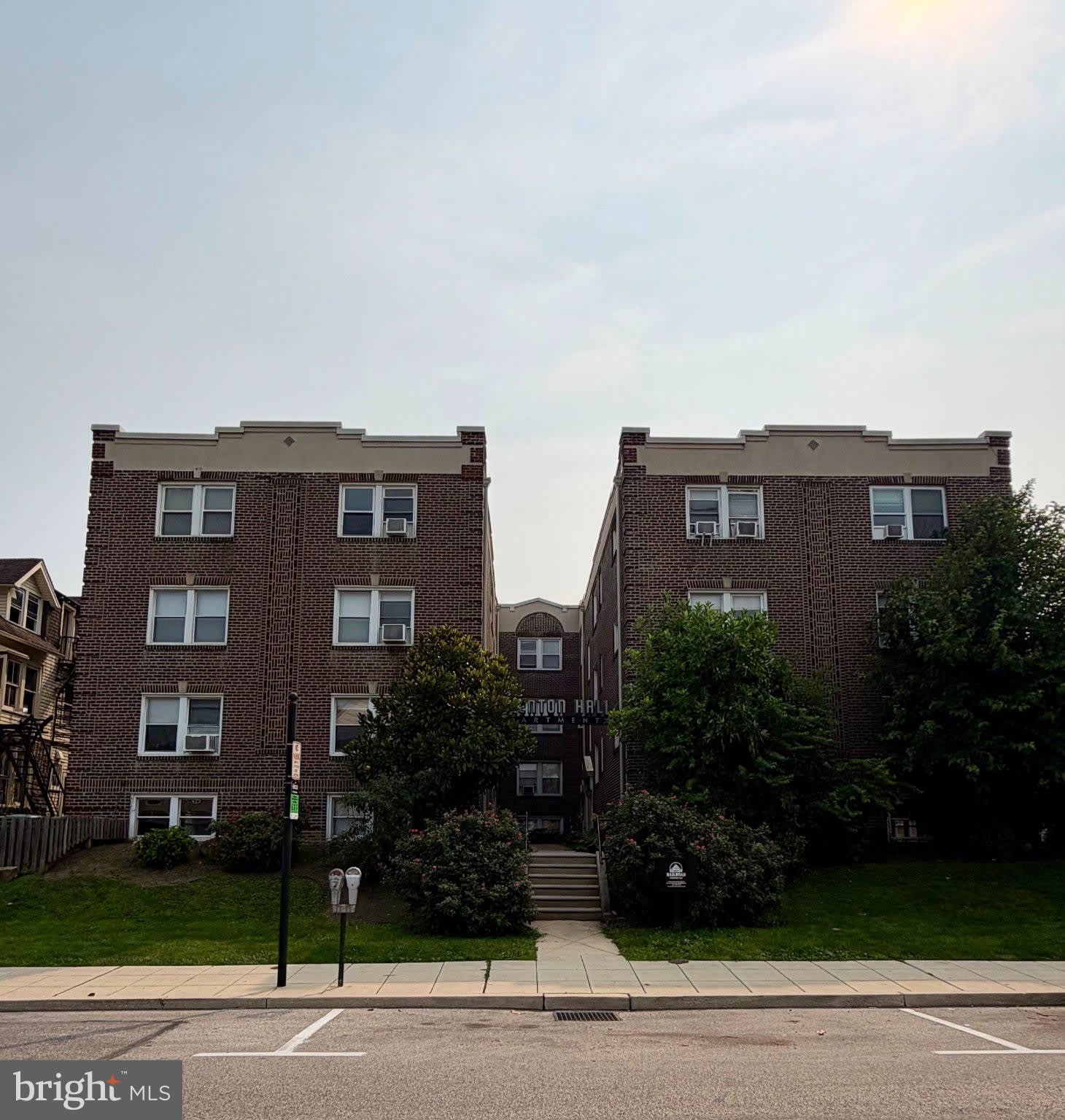 Brenton Hall/Hampden Manor Apartment Homes – photo 1 of 15