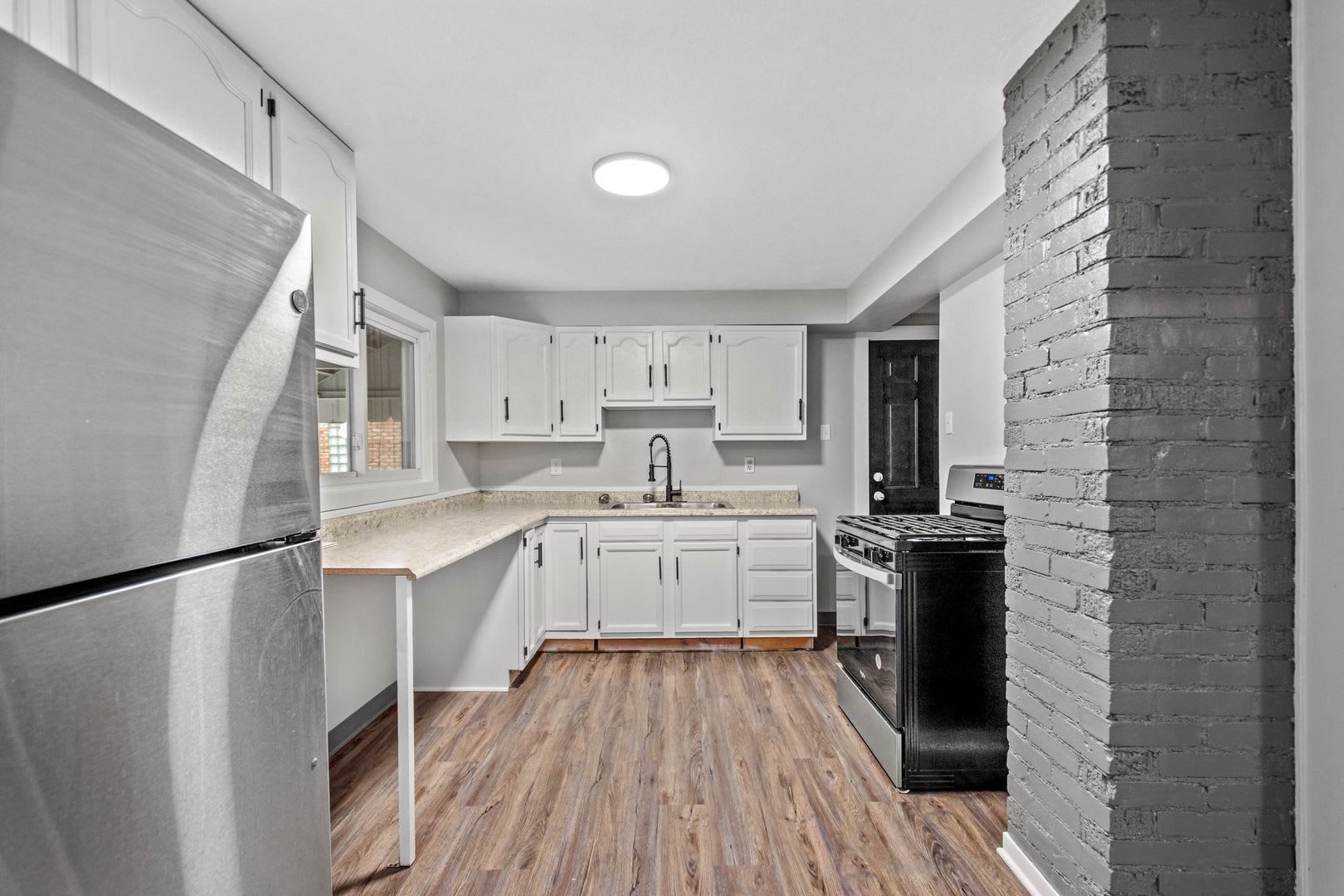 Beautiful 3 bedroom home in Munhall available November 1! – photo 1 of 22
