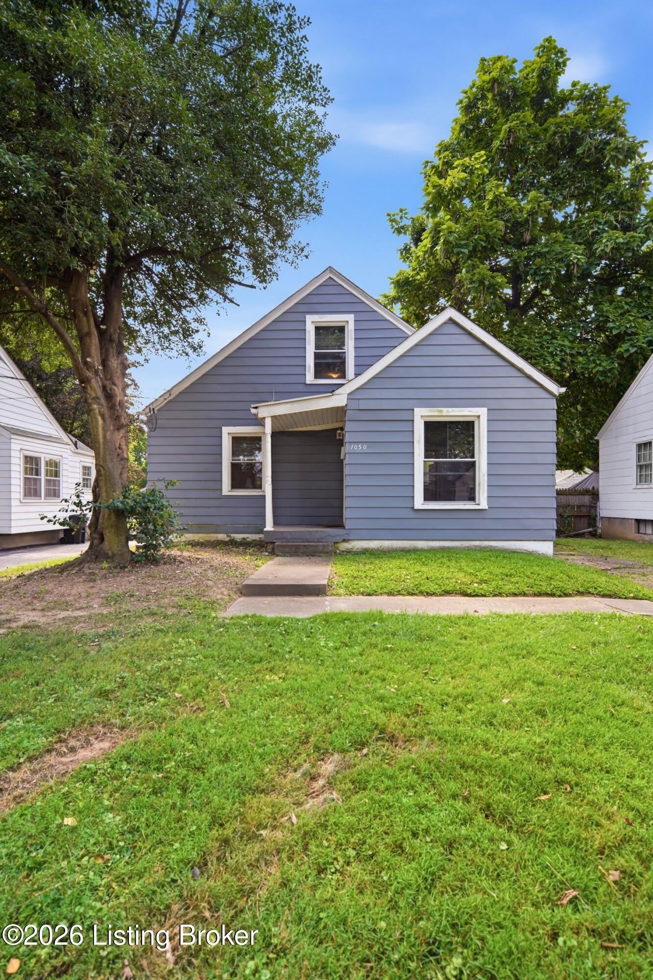 1050 Oakwood Ave – photo 1