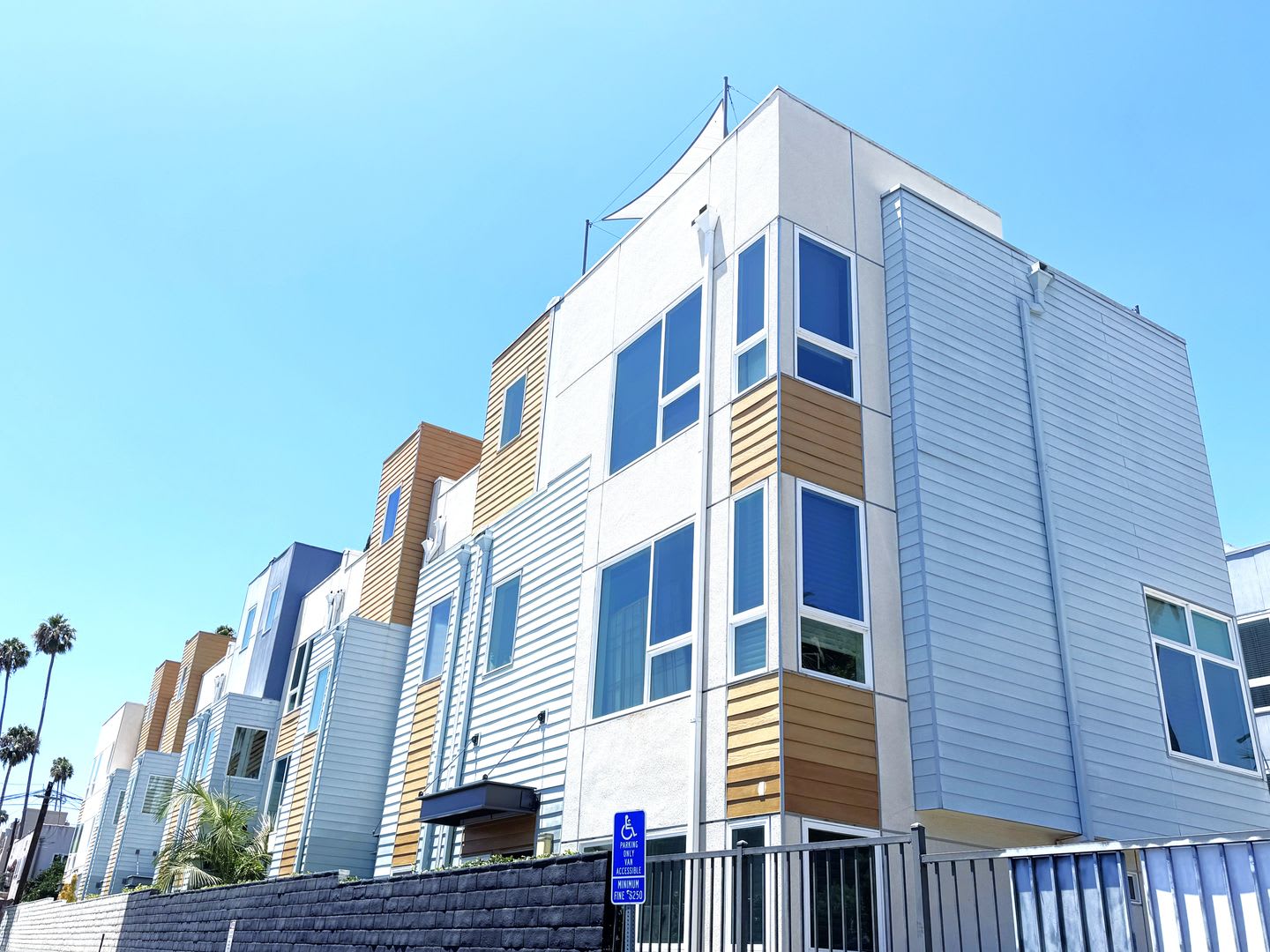 Spacious Hollywood Townhome with 2 Master Suites & Direct-Access Garage & Private Rooftop Deck – photo 1