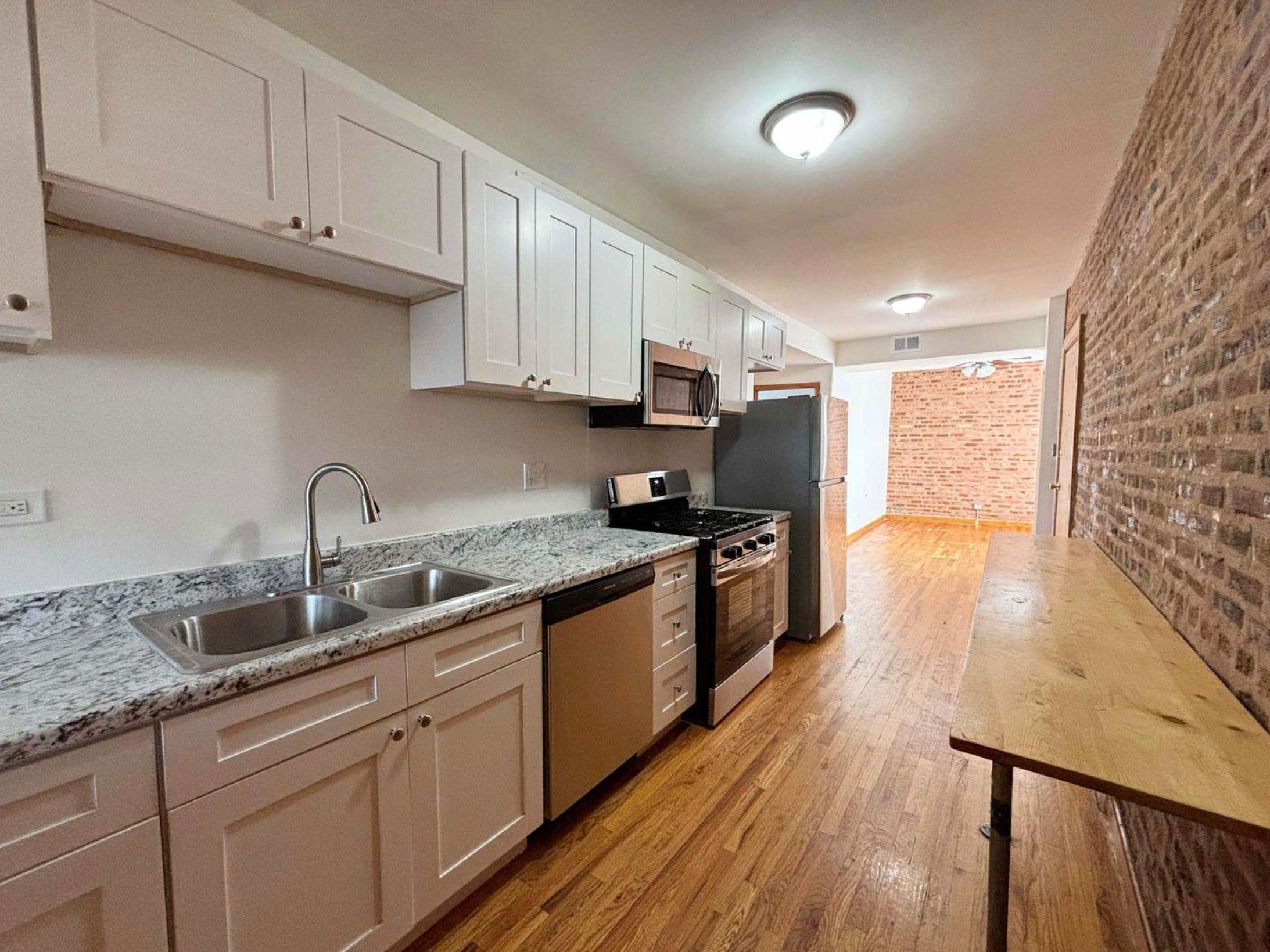 4931 N Kedzie Ave – photo 1