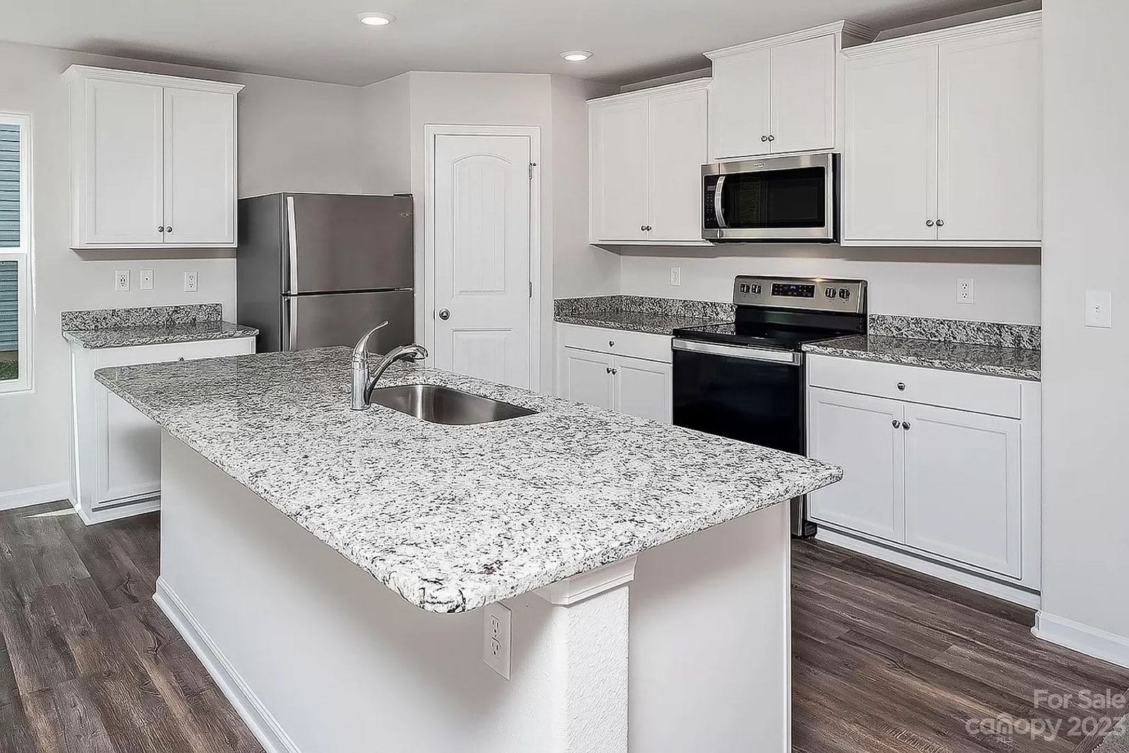 Room in 4 Bedroom Home at Transatlantic Ave – photo 1