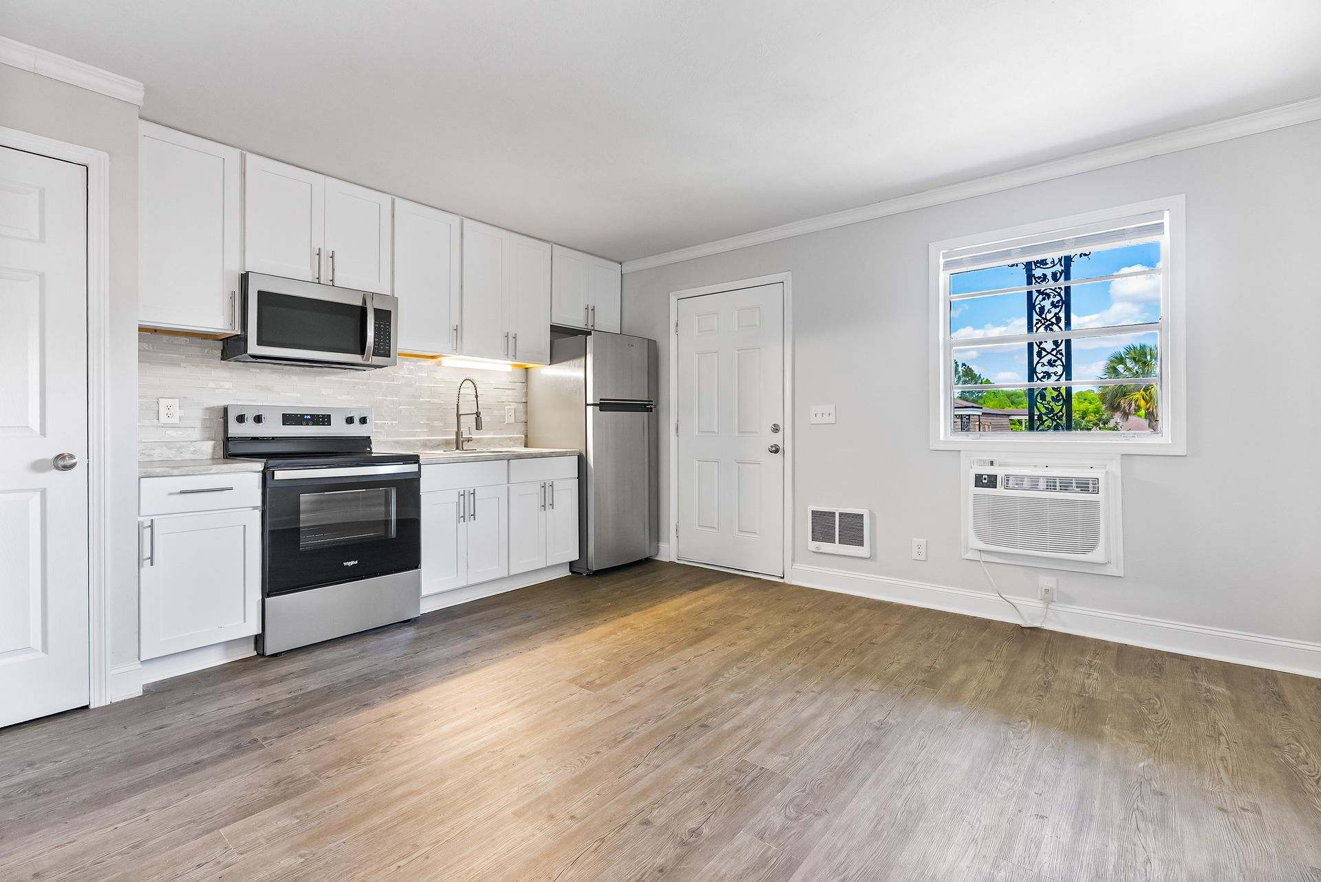 Edgewater – photo 1