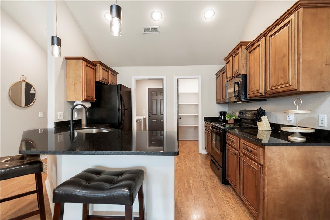 205-1 NE J Street – photo 1