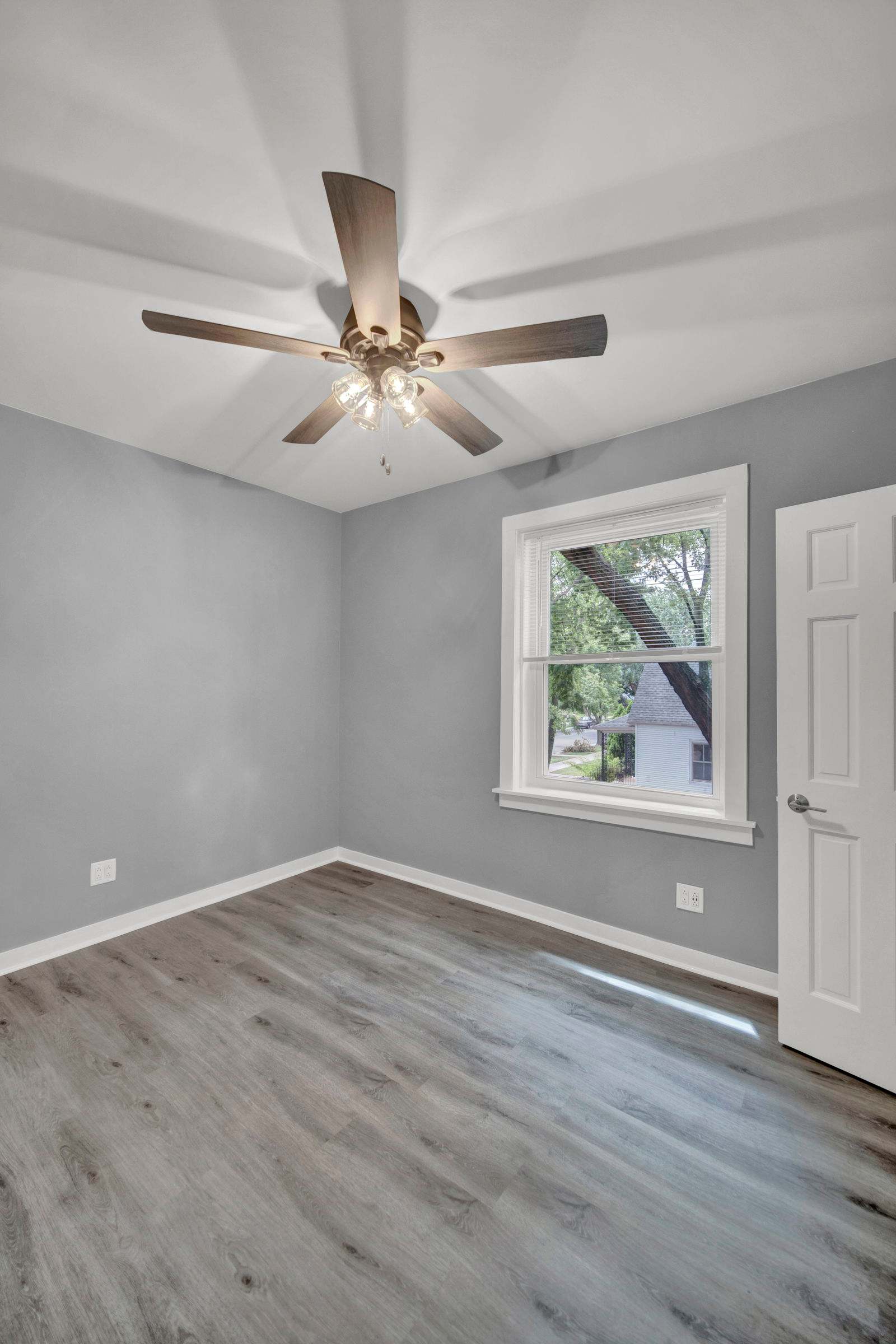 3234 West Waveland Avenue – photo 1