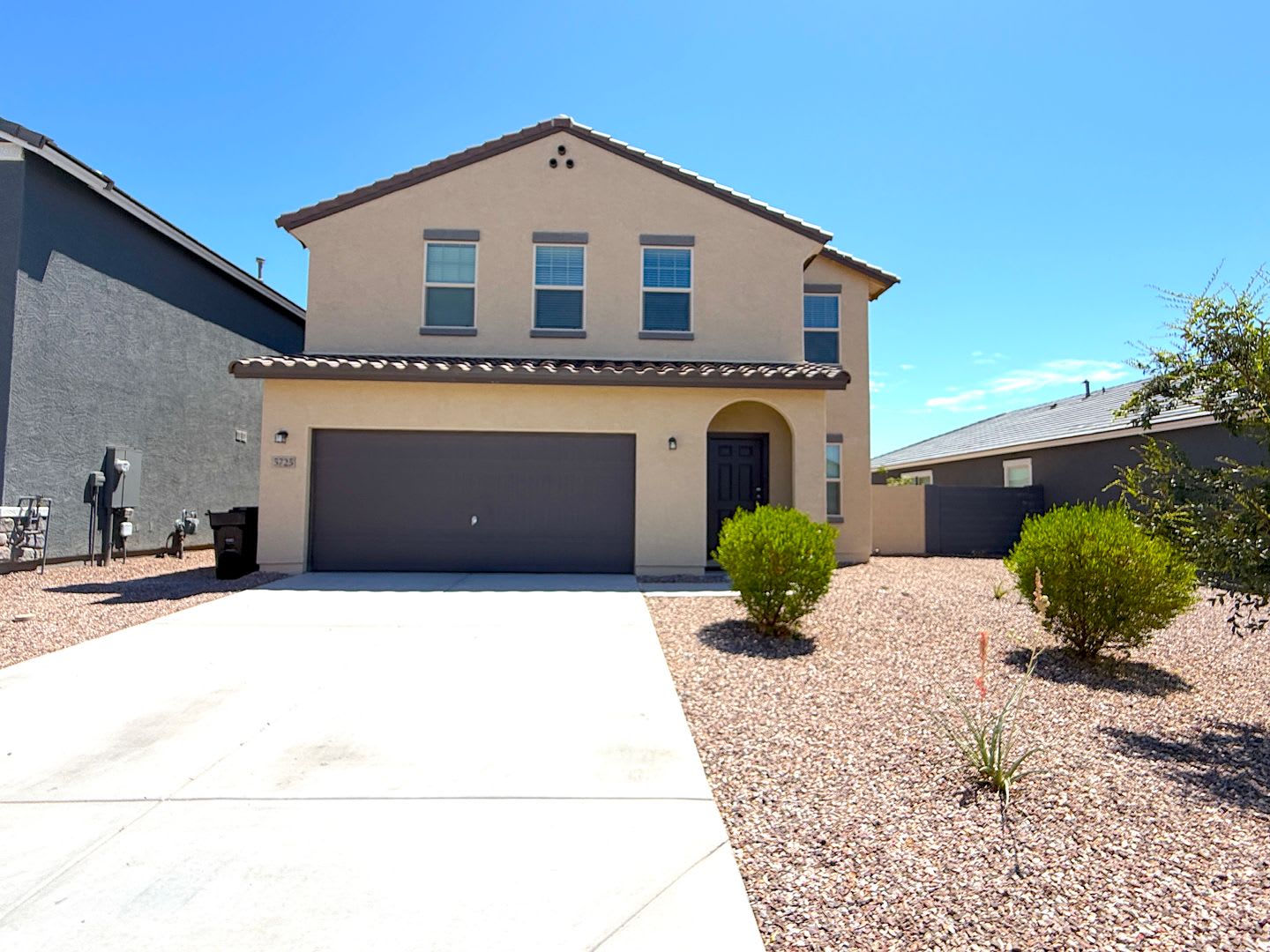 Newer 5-Bedroom + Loft Home in a Prime Phoenix Location! – photo 1