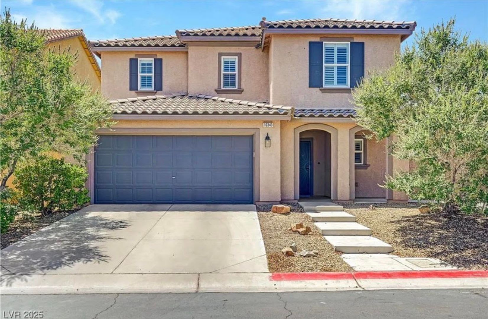 Fully Furnished 4 Bedroom 2.5 Home! – photo 1