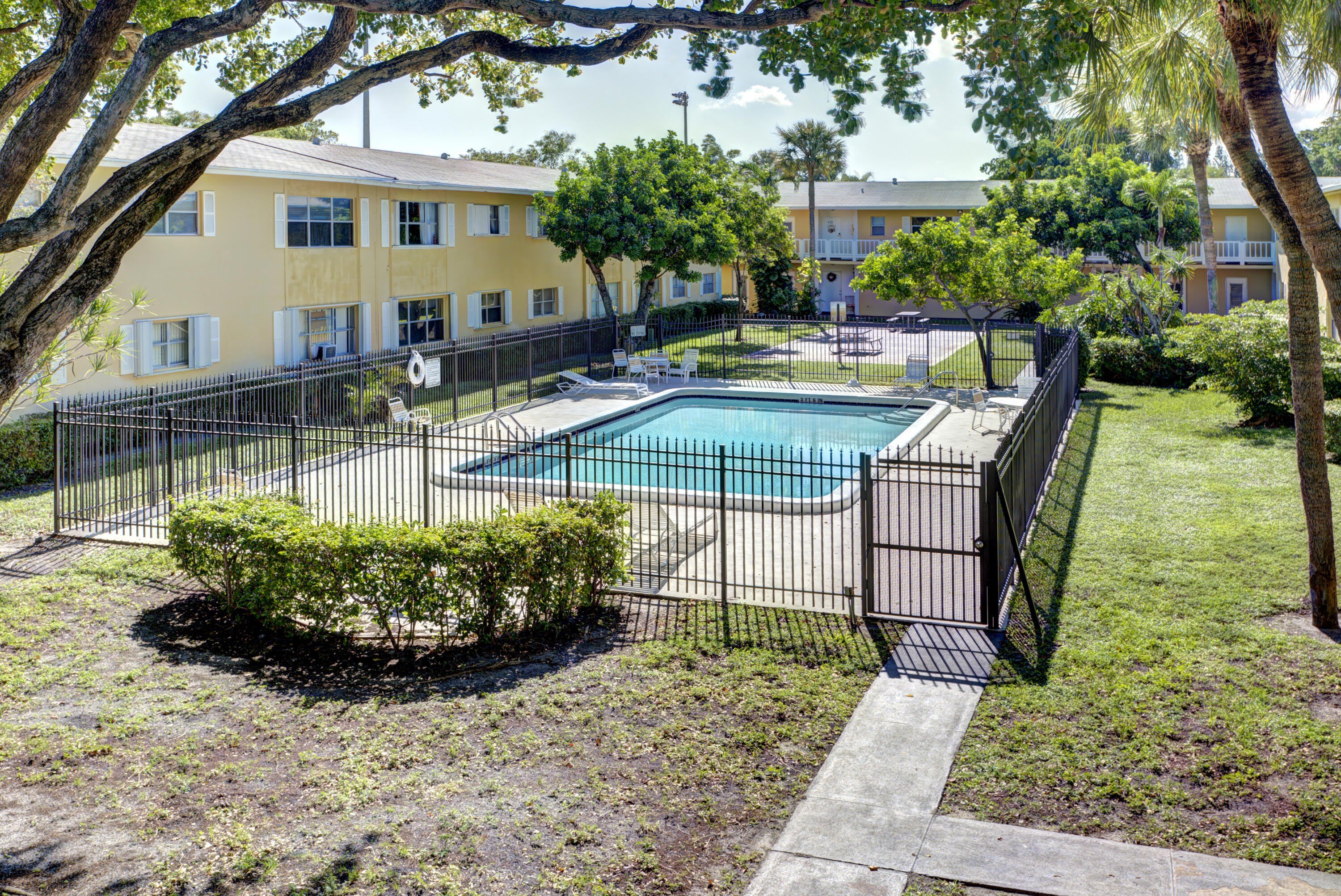 420 SE 2nd Avenue – photo 1