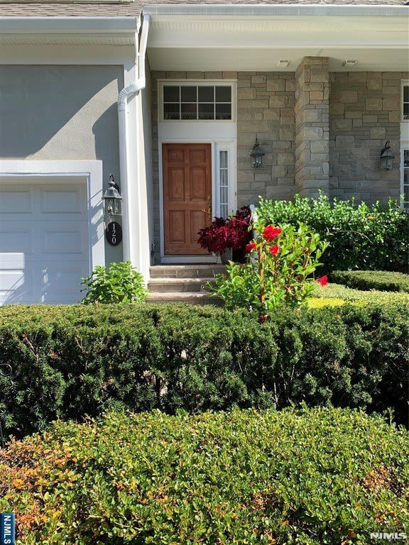 120 Greenway – photo 1 of 12