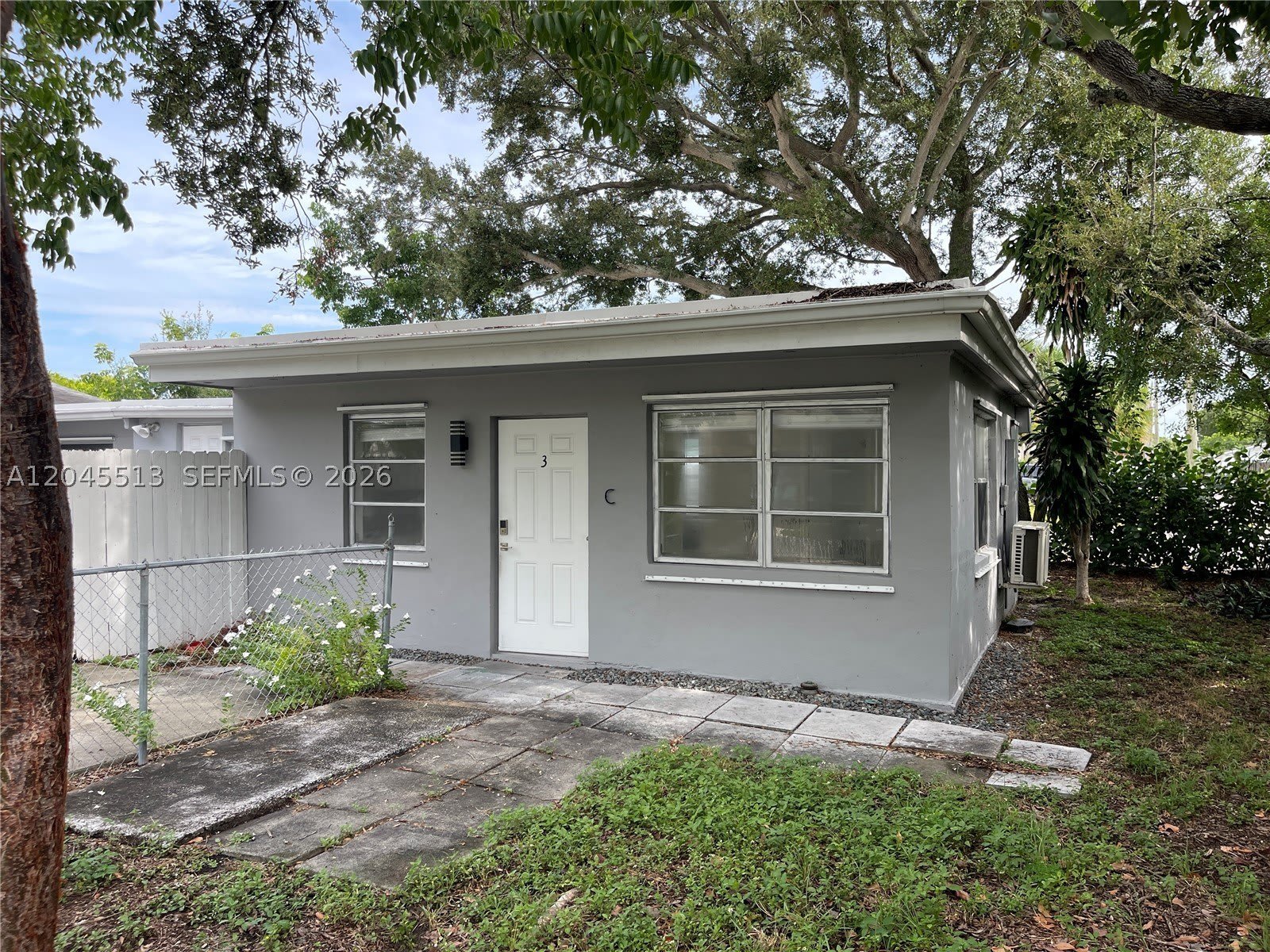 325 SW 14th Ct – photo 1
