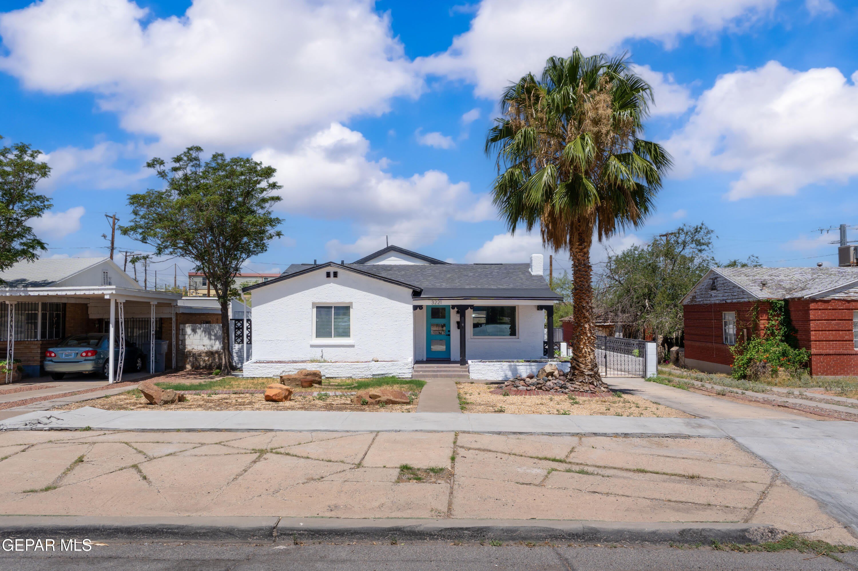 3221 N STANTON Street – photo 1
