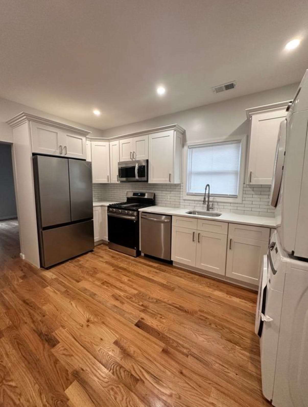1300 Lincoln St – photo 1