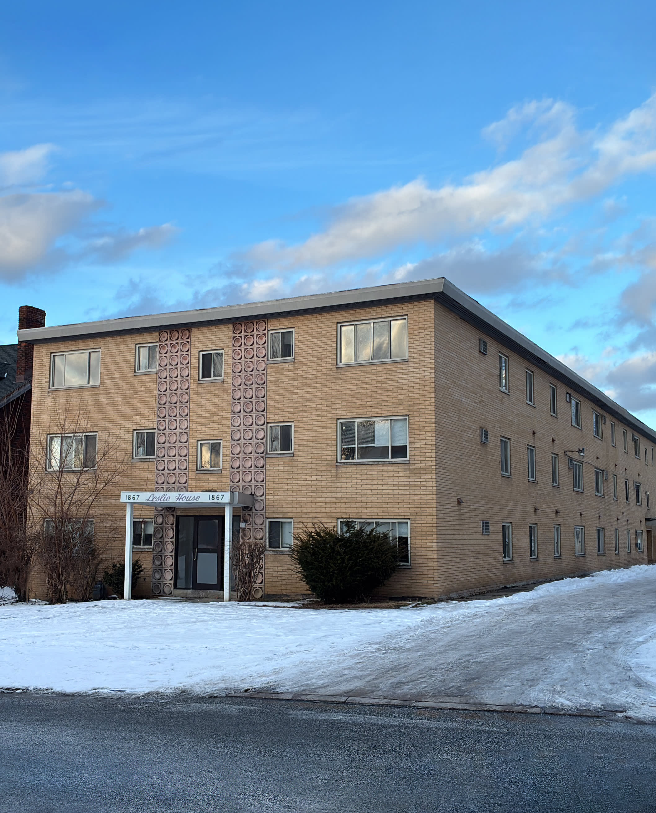 1867 North Taylor Road – photo 1 of 11