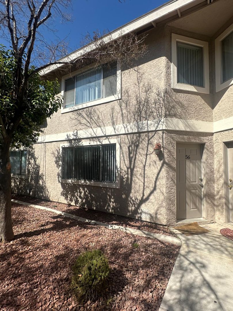 Beautiful Townhouse 2 Bedrooms 1 1/2 Baths Newly Renovated!!! WONT LAST LONG!! – photo 1