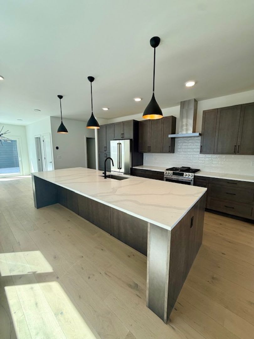 3 Bedrooms 2 1/2 Bathrooms – photo 1