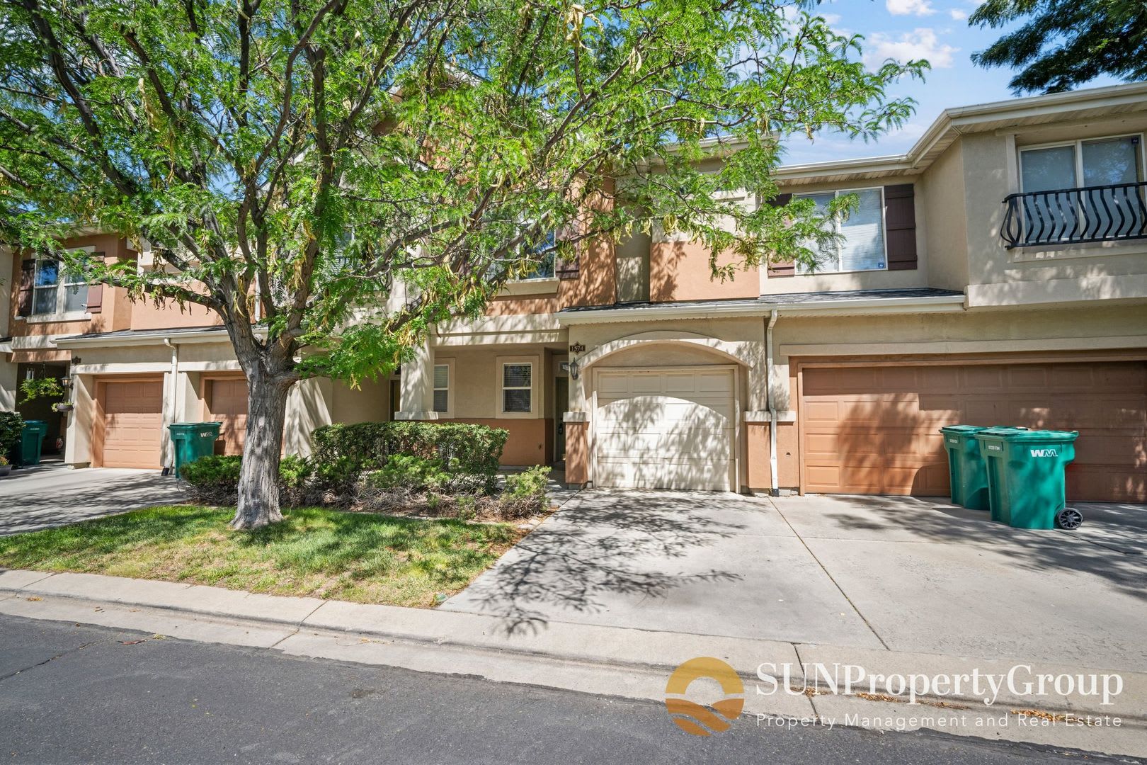 Beautiful Townhome in Excellent West Valley Area – photo 1