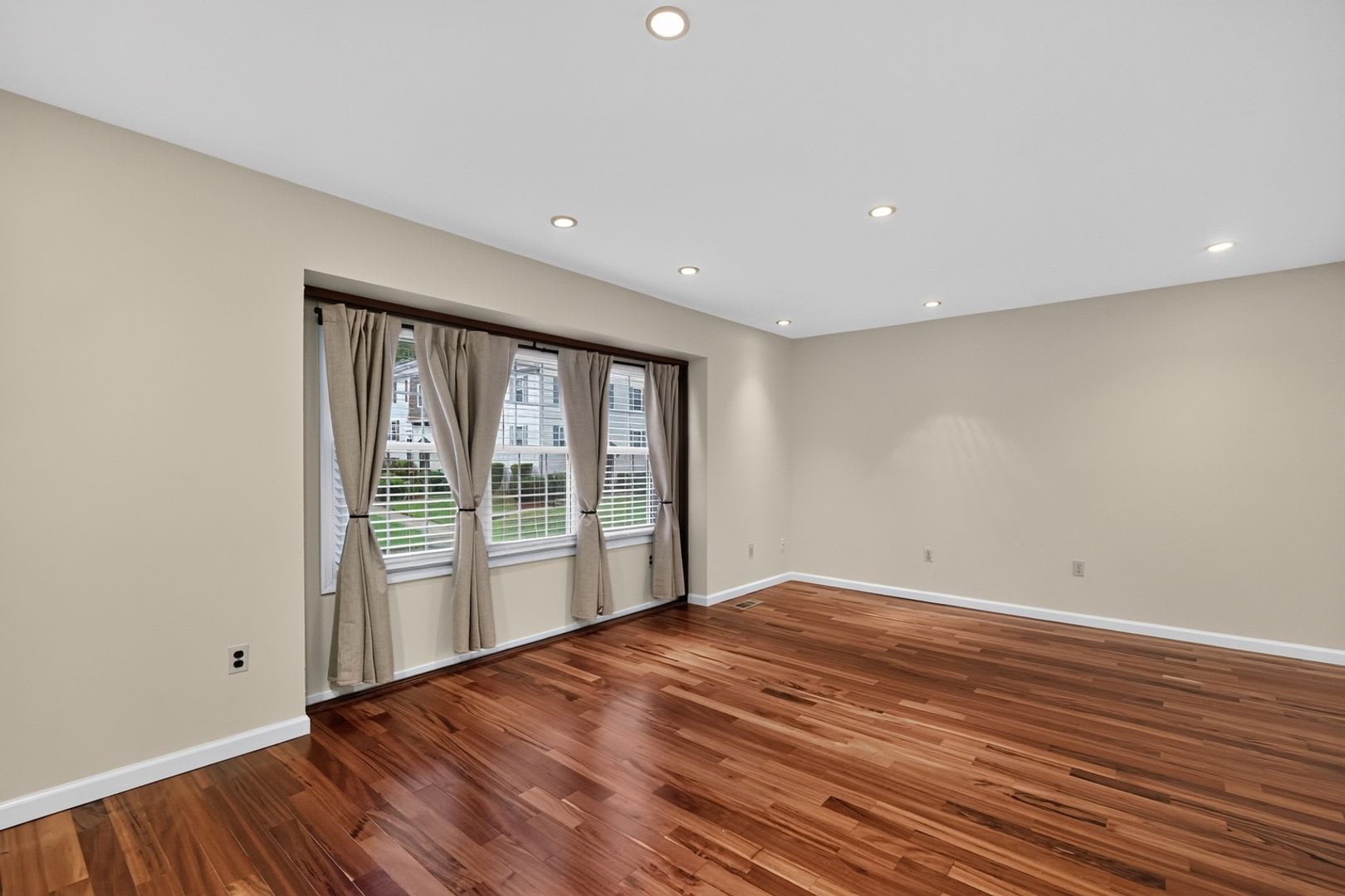 Charming 3Br Townhome In Upper Marlboro – photo 1 of 38