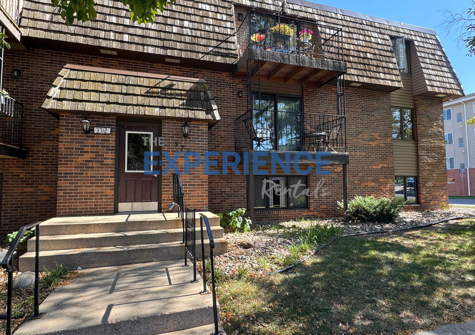 2Br Condo Near Empire Mall With Garage Pool Easy Interstate Access – photo 1