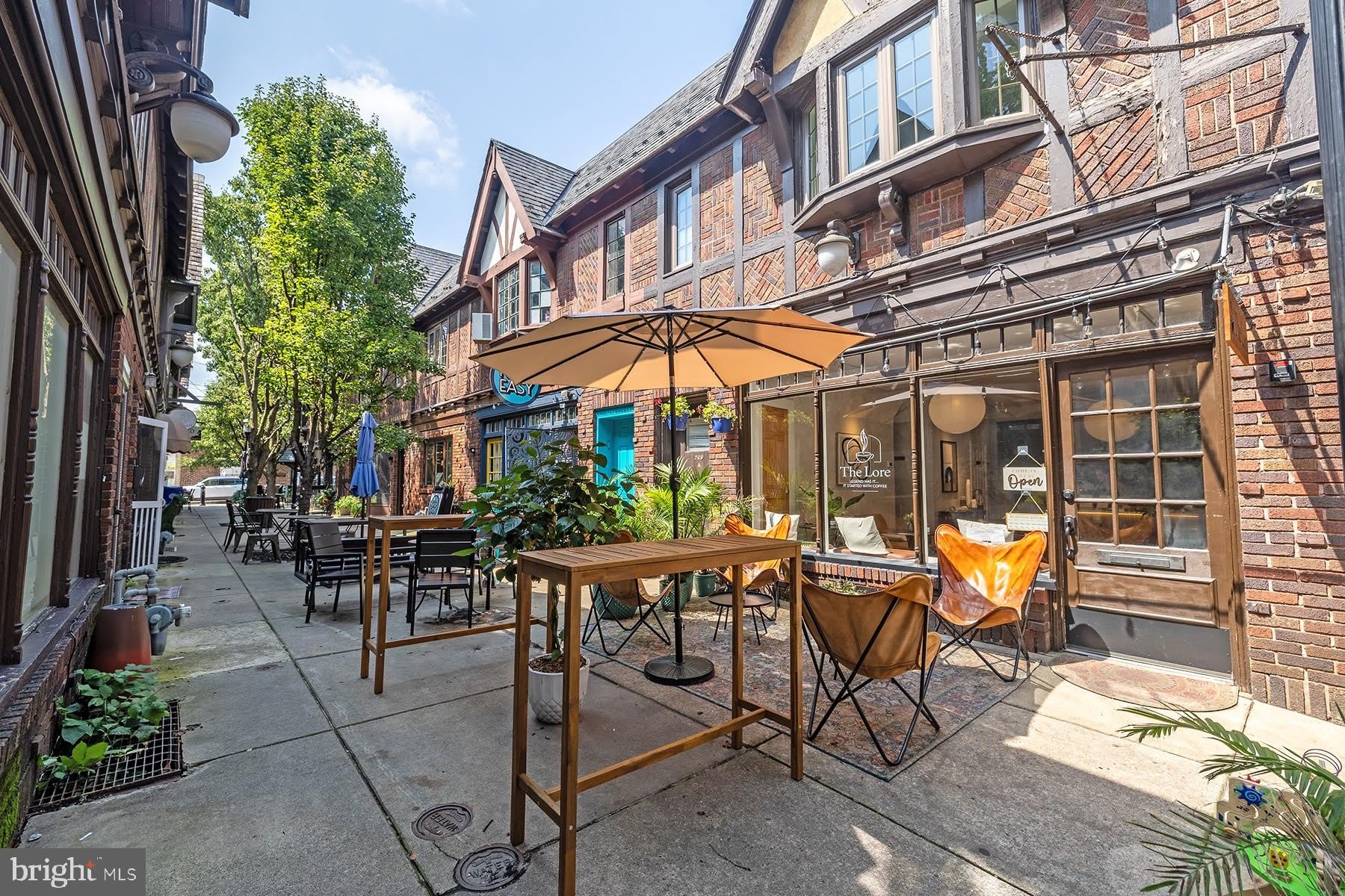 749 YORKWAY – photo 1 of 16