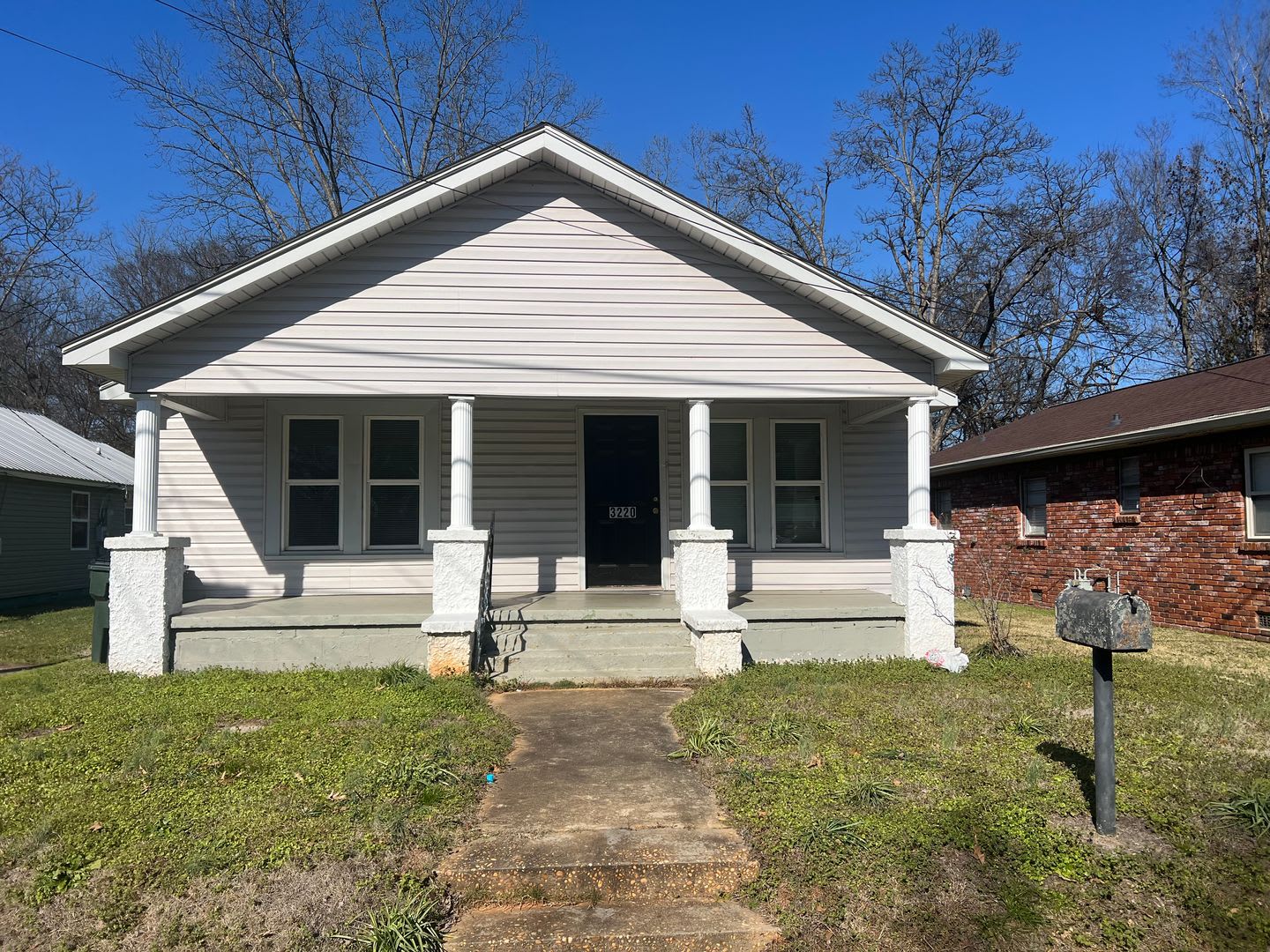 2 Bedroom 1 Bathroom Home in the West End – photo 1