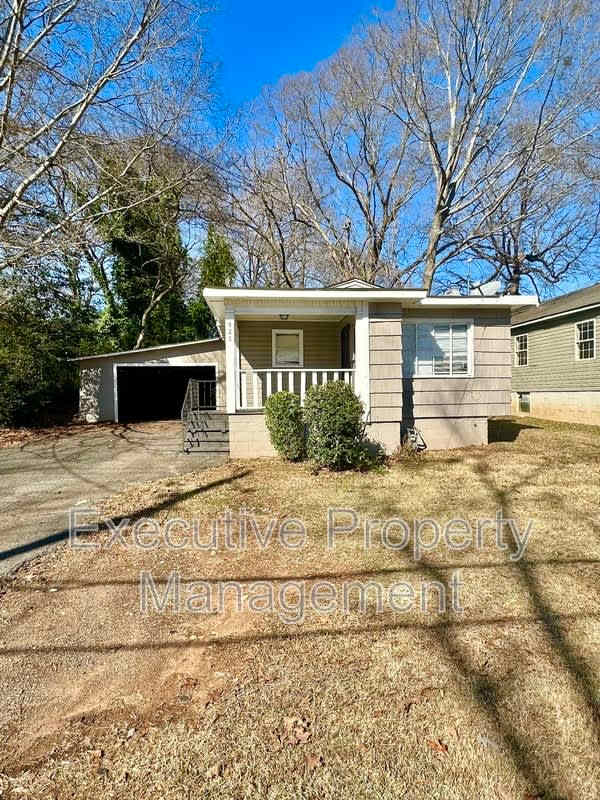 925 Woodward Road