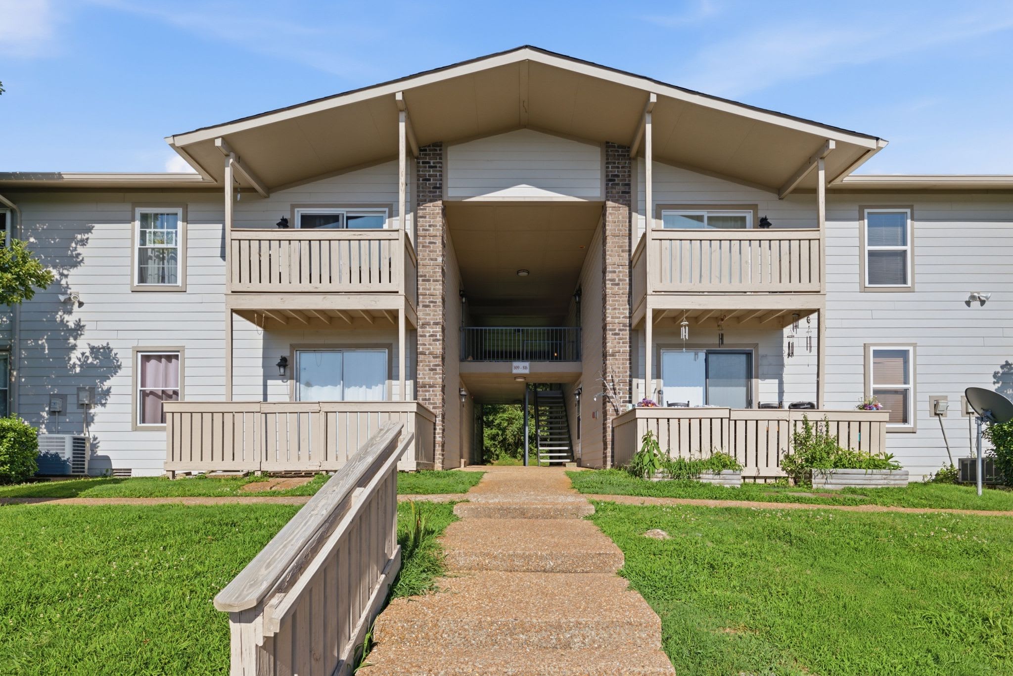 815 Ashlawn Place – photo 1