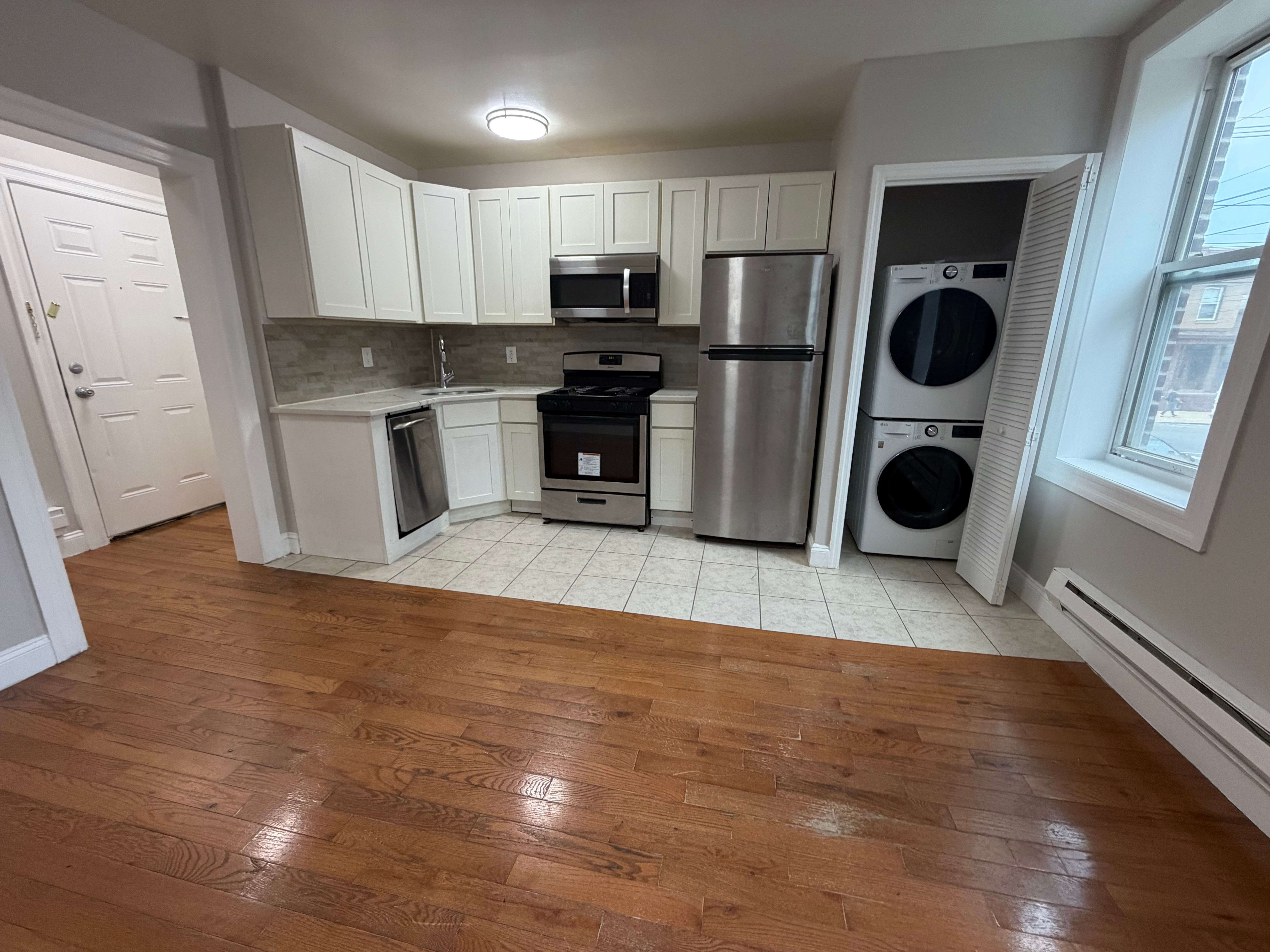 6611 Broadway – photo 1 of 11