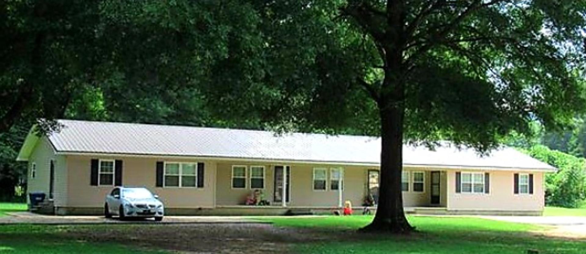 215 Geoff Lane – photo 1 of 6