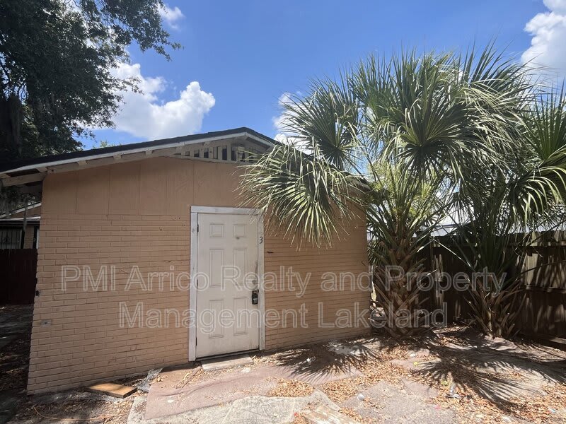 512 West Myrtle Street – photo 1 of 9