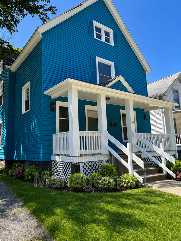 915 East Avenue – photo 1