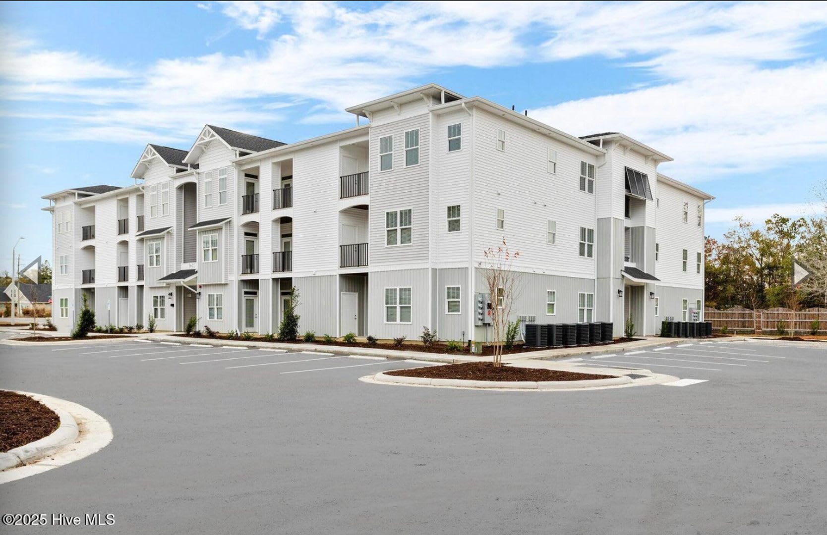 Special Offer Submit Your Application Before August 31 While Supplies Last For A Rental Rate Of 1 400 Per Month For A 18 Month Lease – photo 1