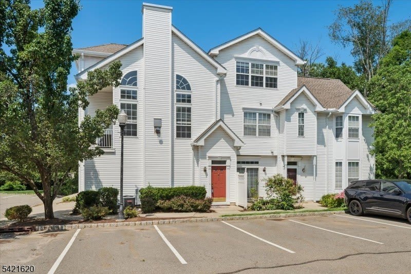 82 Hancock Dr – photo 1