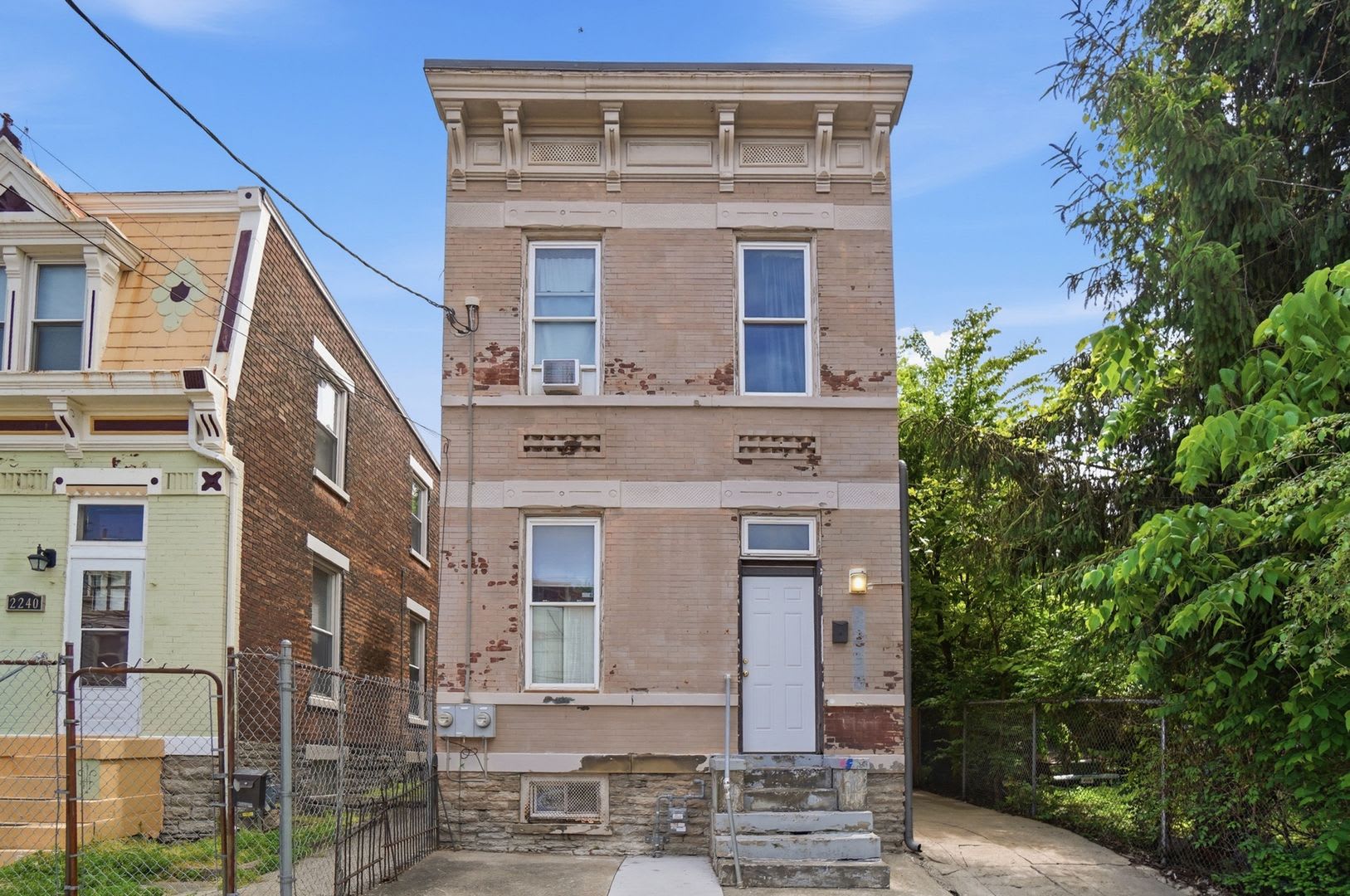 Clifton 5 Bedroom House Near UC's Campus – photo 1