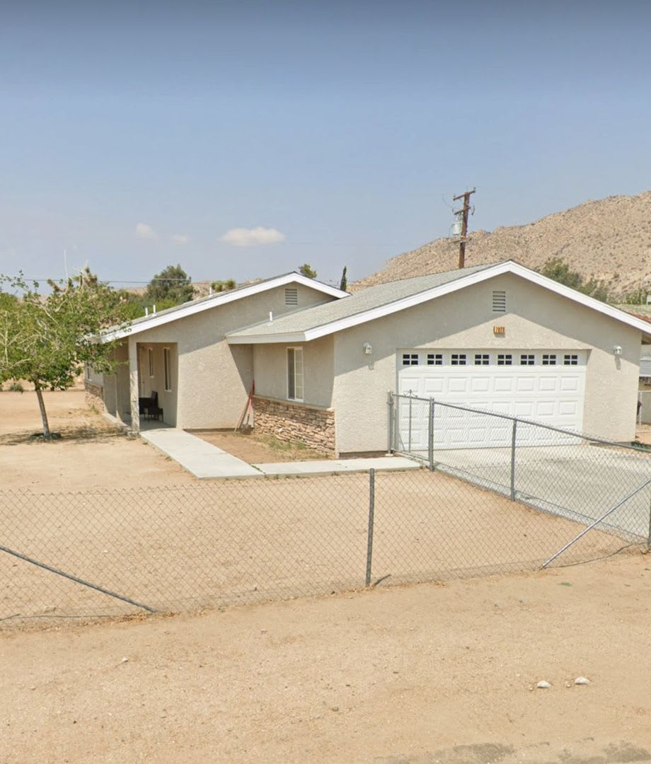 Move in special! 3 bedroom corner home close to Boy and Girls Club! – photo 1 of 14