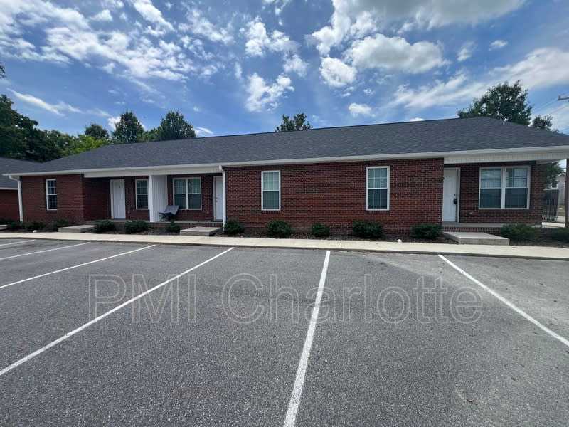 729 Fisher Ferry St – photo 1 of 12