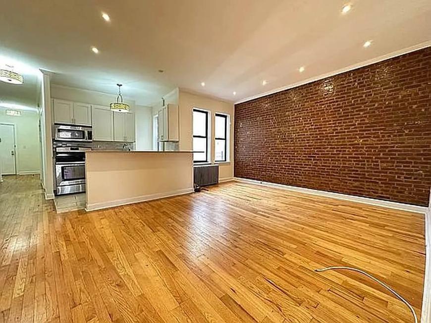 382 Wadsworth Avenue – photo 1