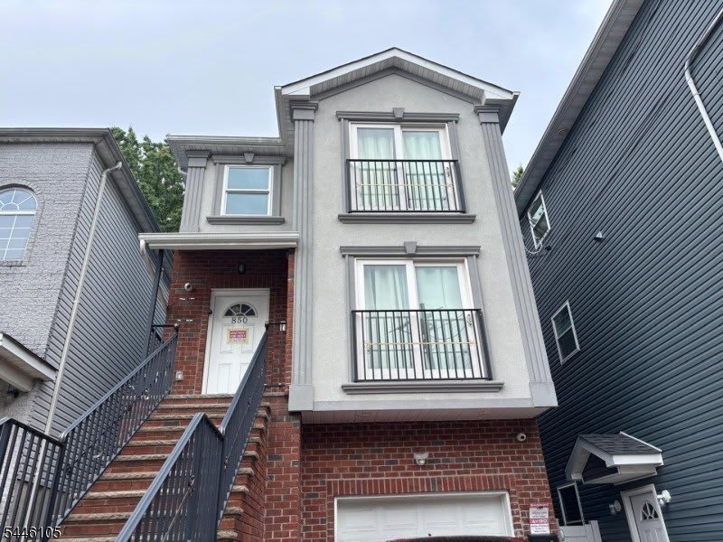 850 Rebecca Pl – photo 1 of 12
