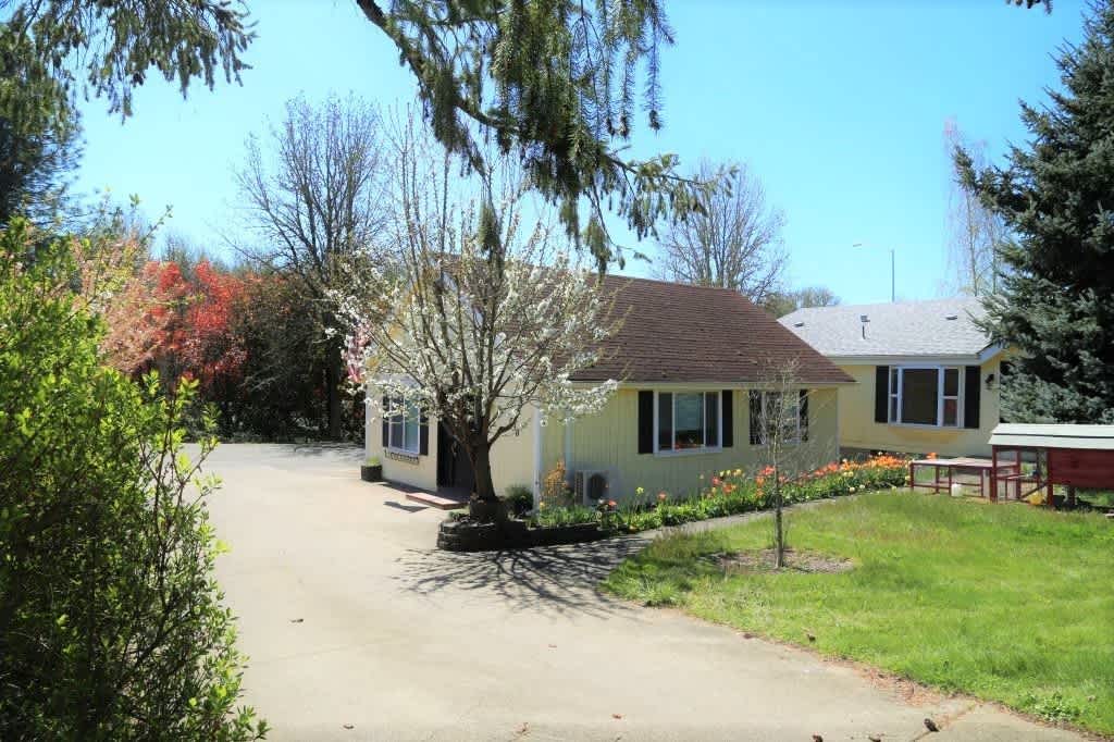 1 Bed 1 Bath House Utilities Included – photo 1