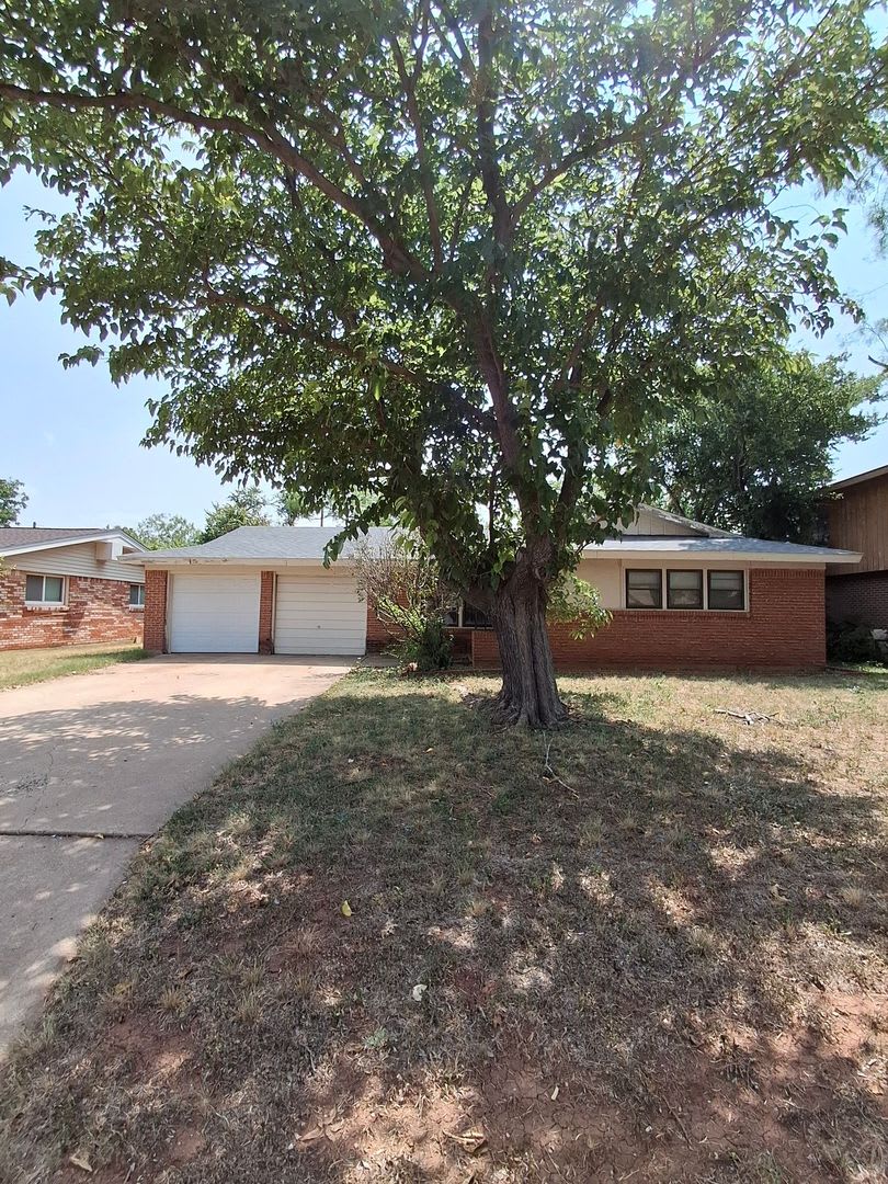 3 bedroom, 2 bath – photo 1