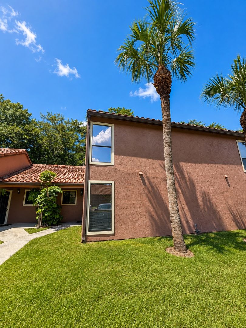 Beautifully Renovated 2Br 2Ba Winter Park Townhome Private Primary Suite Resort Style Amenities – photo 1
