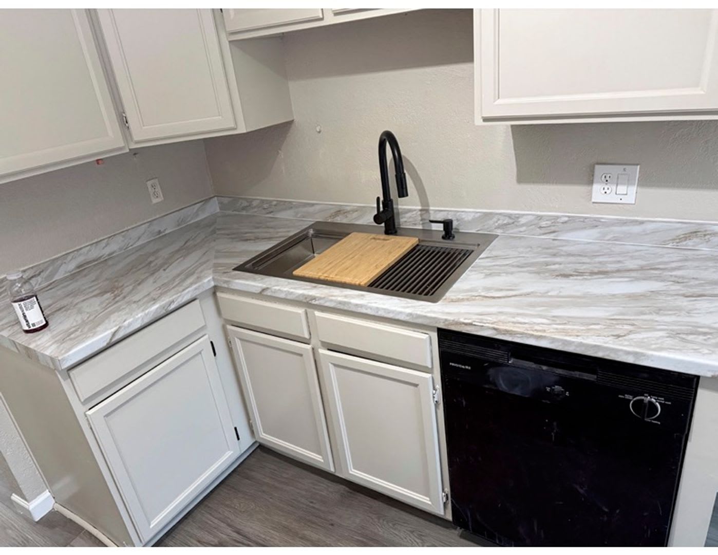 New Remodeled 2 Bedroom 1 Bath Unit With Private Patio And Full Size Washer And Dryer Hookups – photo 1 of 323