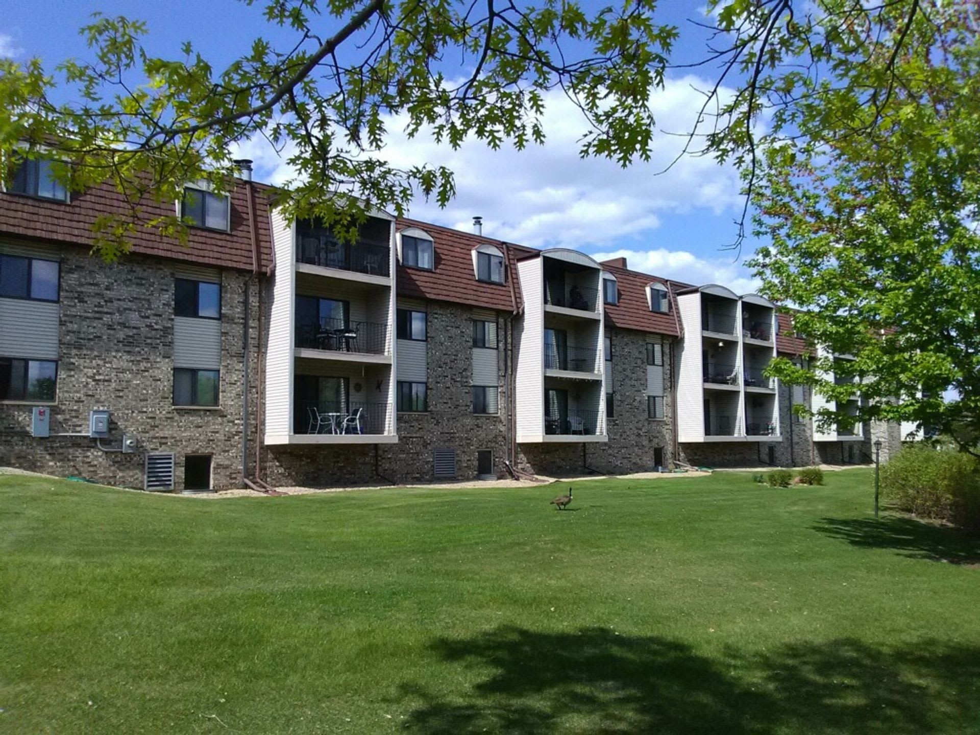 Condo – photo 1 of 32