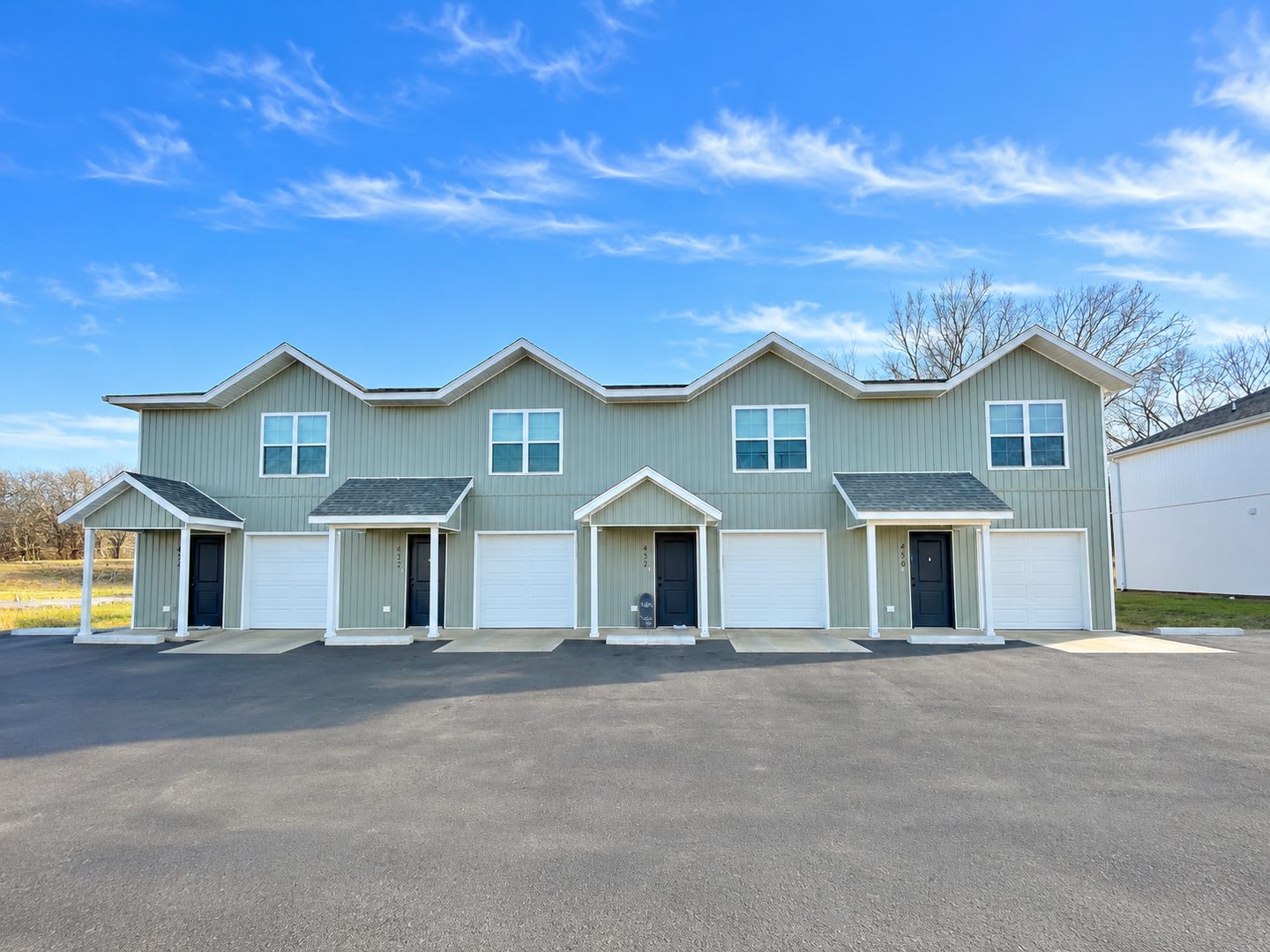Free 50 Tv If Lease Signed By Aug 31St 3 Bed 2 5 Bath With Garage Townhome – photo 1 of 120