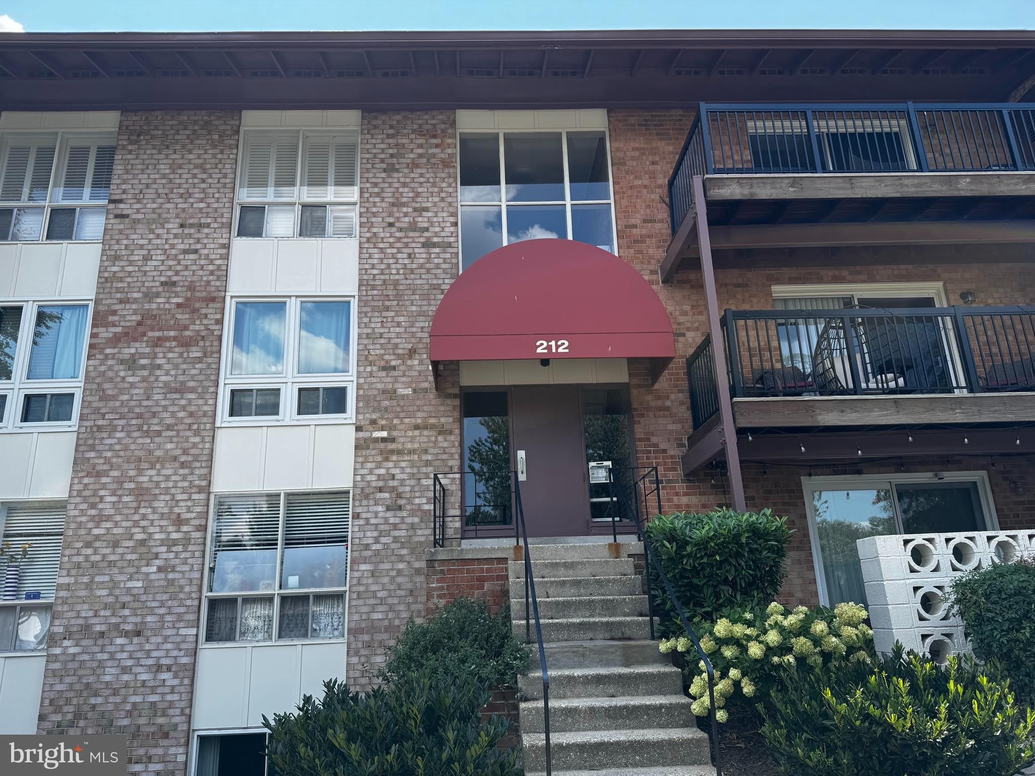 212 LOCUST Street SE – photo 1 of 18